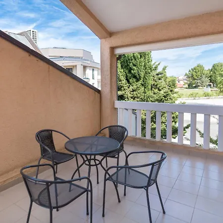 Milena アパート *